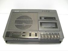 Does the Eiki 5190 Tape Player/Recorder have its own speaker?